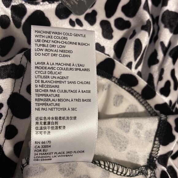 NWT Urban Renewal Velvet Baby Tee Sz Medium - Picture 10 of 12